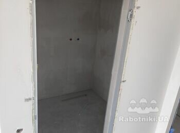 Після монтажу дверей прихованого монтажу потрібно заробити отвори .