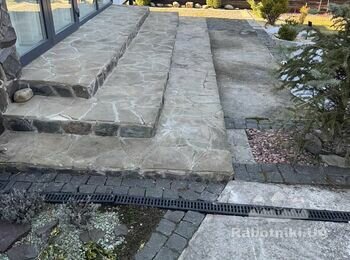 Демонтаж старого каменю та монтаж травертину на доріжки 80 м2 +-