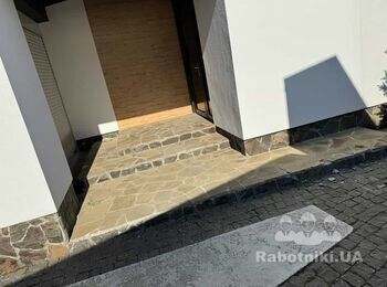 Демонтаж старого каменю та монтаж травертину на доріжки 80 м2 +-