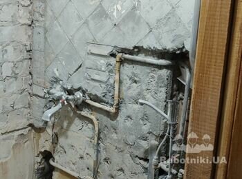 Інженерні комунікації в санвузол та оздоблення плиткою.