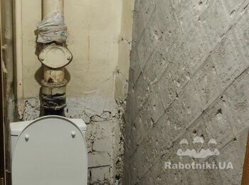 Інженерні комунікації в санвузол та оздоблення плиткою.