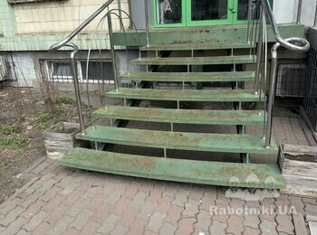 Пофарбувати вхідні металеві сходи