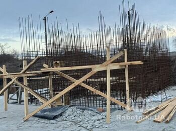 Бетонна заливка, стін, перекриттів та сходів.