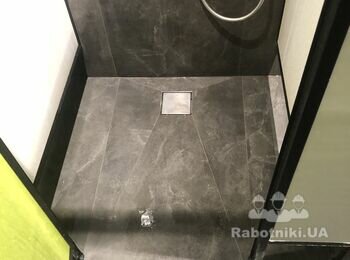 Укладка плитки возле трапа