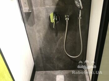 Укладка плитки возле трапа