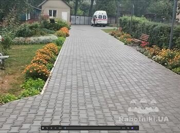 Укладання 320 кв. м. тротуарної плитки на гарцовку