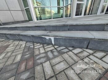 Ремонт вхідної групи (перекладання плитки)