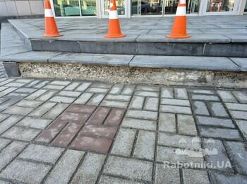 Ремонт вхідної групи (перекладання плитки)