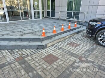 Ремонт вхідної групи (перекладання плитки)