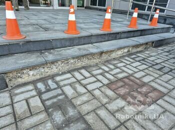 Ремонт вхідної групи (перекладання плитки)