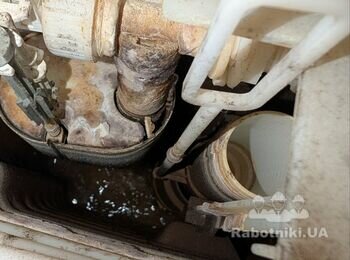 Заміна "внутрощів" бачків двох унітазів внутрішнього монтажу