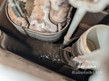 Заміна "внутрощів" бачків двох унітазів внутрішнього монтажу