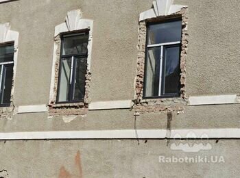 Пошук бригади фасадчиків, сантехників (1100 м)