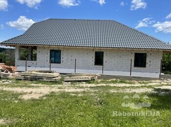 Монтаж мансардного вікна та вентканалів