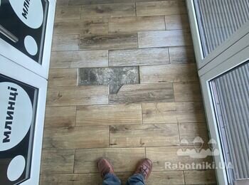 Заміна плитки в тамбурі (вхідна група)