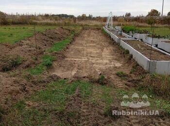 Траншея на штик лопати довжиною 38 м.