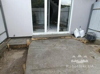 Улаштування керамограніту на вулиці біля будинку