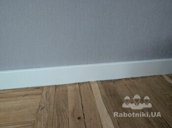 Монтаж плінтуса МДФ