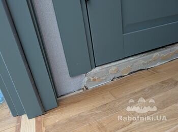 Монтаж плінтуса МДФ