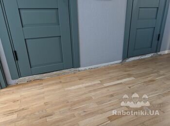 Монтаж плінтуса МДФ