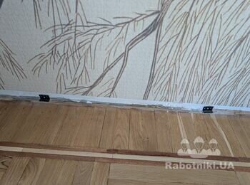 Монтаж плінтуса МДФ