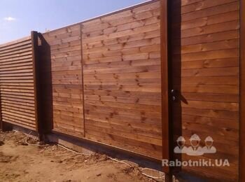 Деревянный забор + ленточный фундамент