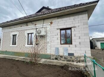 Облицювати фасад мармуром та відмостку гранітом