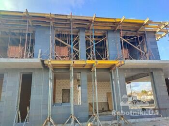 Будівництво двох приватних будинків