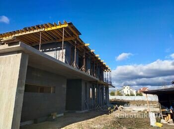 Будівництво двох приватних будинків