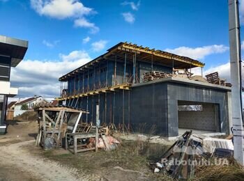 Будівництво двох приватних будинків