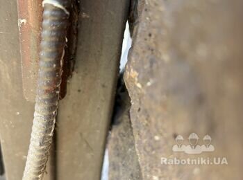 Приварювання петлі вхідної калитки