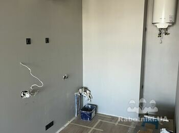 Кухня (стільниця і стінові панелі готові)