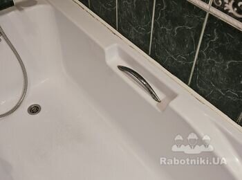 Заміна плінтуса в ванній