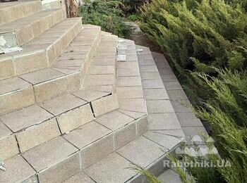 Відновлення крильця (демонтаж-укладка плитки)