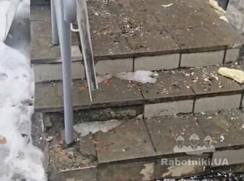 Перекласти сходи вхідної групи з тротуарної плитки