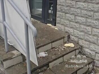 Перекласти сходи вхідної групи з тротуарної плитки