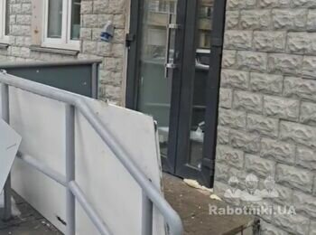 Перекласти сходи вхідної групи з тротуарної плитки