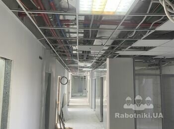 Монтаж стелі Амстронг