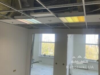 Монтаж стелі Амстронг