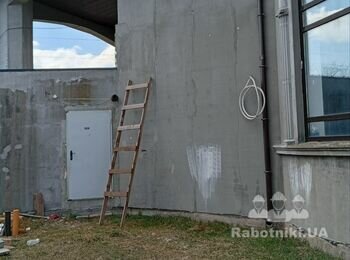 Приватний будинок. Фасадні роботи по будинку. Фасад, цоколь, ганок.