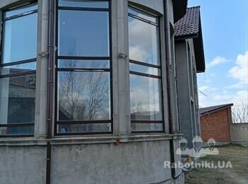 Приватний будинок. Фасадні роботи по будинку. Фасад, цоколь, ганок.