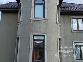 Приватний будинок. Фасадні роботи по будинку. Фасад, цоколь, ганок.