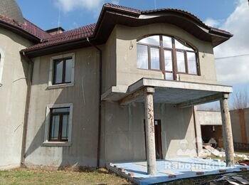 Приватний будинок. Фасадні роботи по будинку. Фасад, цоколь, ганок.