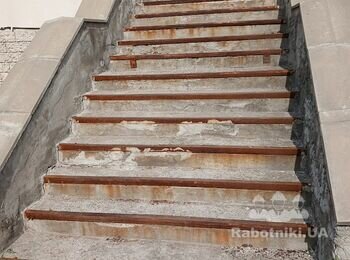 Ремонт та облицювання плиткою зовнішніх бетонних сходів