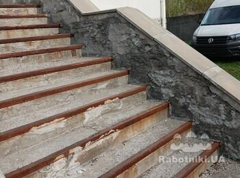 Ремонт та облицювання плиткою зовнішніх бетонних сходів
