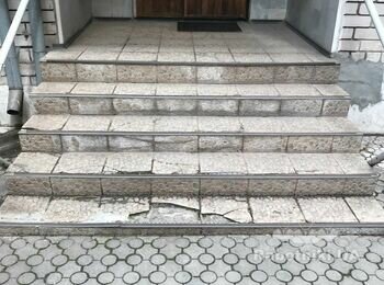 Крылечко с гранитных плит