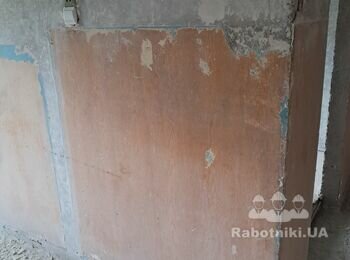 Потрібно обдерти старі стіни на кухні, коридорі та частині ванної