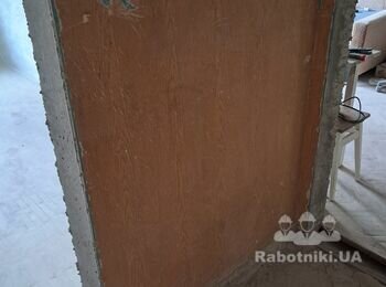 Потрібно обдерти старі стіни на кухні, коридорі та частині ванної