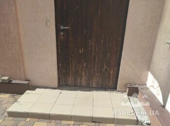 Перекласти плитку порога приватного будинку