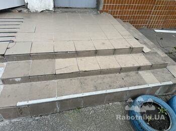 Укладка плитки на ґанок.